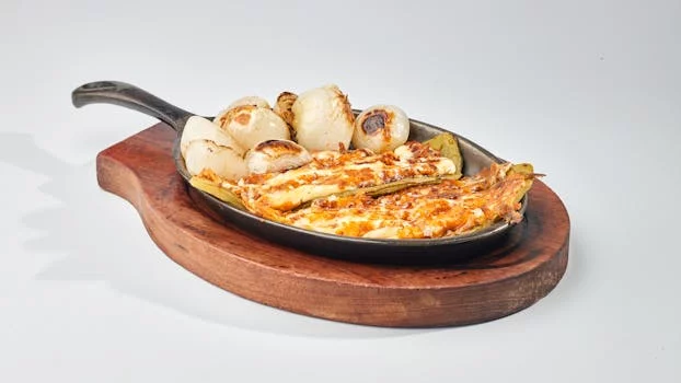 steak quesadilla with caramelized onions